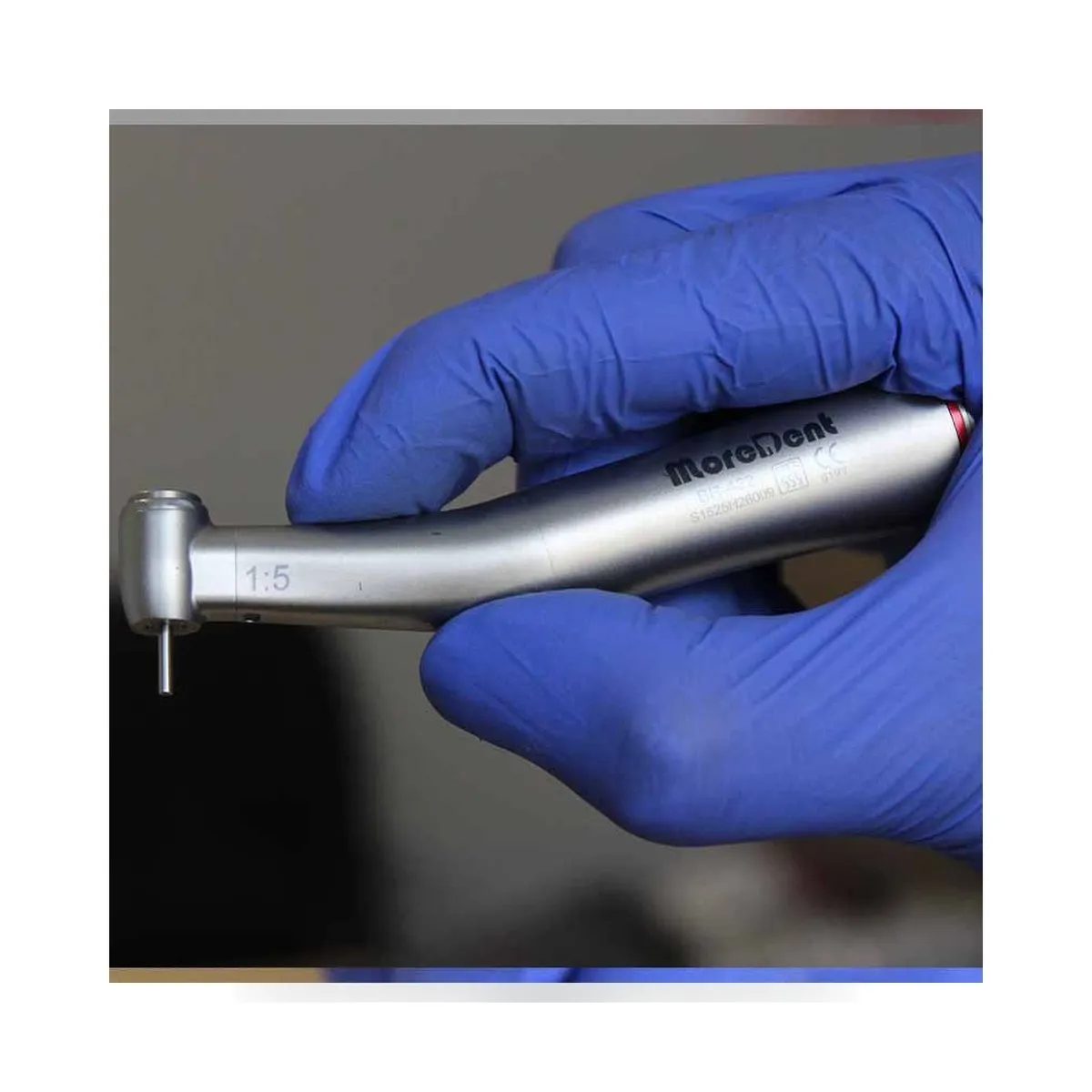 Contre-angle multiplicateur 1:5 More Dent BR-422SS-15 en acier inoxydable avec bague rouge.