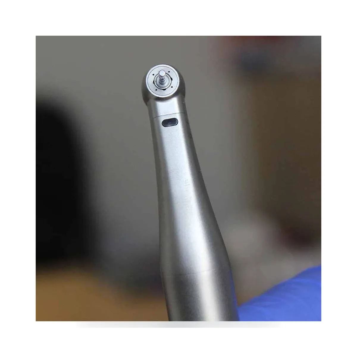 Contre-angle multiplicateur 1:5 More Dent BR-422SS-15 en acier inoxydable avec bague rouge.