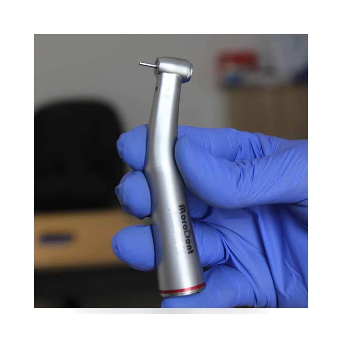 Contre-angle multiplicateur 1:5 More Dent BR-422SS-15 en acier inoxydable avec bague rouge.